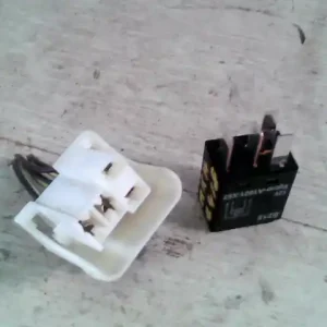 Különleges ajánlat MAZDA 2 03.04-07.11 Relé bontott alkatrész