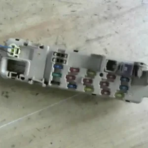 MAZDA 323 P 94-98 Biztosítéktábla bcm bsi bsm sam gem modul utastér bontott alkatrész Népszerű