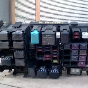 MAZDA 6 02-05 Biztosítéktábla bcm bsi bsm sam gem modul motortér 1.8i bontott alkatrész Kedvezményes ár