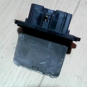 Gyors kiszállítás MAZDA 323F 98-04 Fűtőmotor előtét ellenállásbontott alkatrész