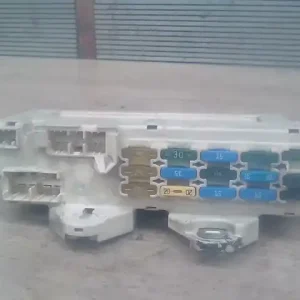 MAZDA 626 97.08-00.07 Biztosítéktábla bcm bsi bsm sam gem modul utastér 2.0i bontott alkatrész Expressz kézbesítés