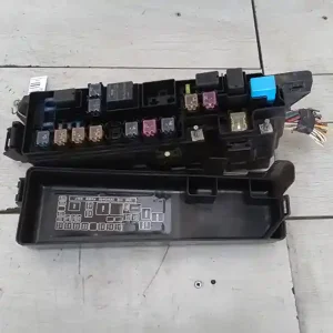 MAZDA MPV 99-05 Biztosítéktábla bcm bsi bsm sam gem modul motortér bontott alkatrész Olcsó