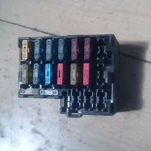 MAZDA E2200 Biztosítéktábla bcm bsi bsm sam gem modul utastér 2.2d bontott alkatrész Árengedmény