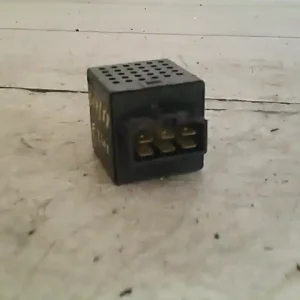 Csak ma MAZDA E2200 Relé 6 érintkezős bontott alkatrész