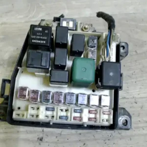 Azonnal elérhető MAZDA PREMACY 99.01-05.10 Biztosítéktábla bcm bsi bsm sam gem modul motortér bontott alkatrész