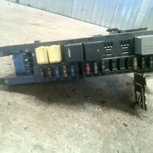 Kedvezményes ár MERCEDES C (W203) 2000.06.01-2006.12.31 Biztosítéktábla bcm bsi bsm sam gem modulbontott alkatrész