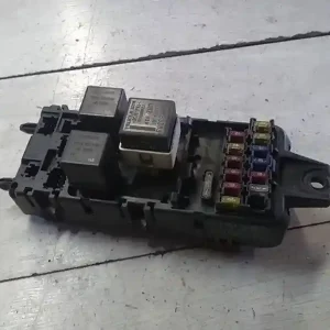 MITSUBISHI CARISMA 95.05-99.07 Biztosítéktábla bcm bsi bsm sam gem modulbontott alkatrész Vedd meg online