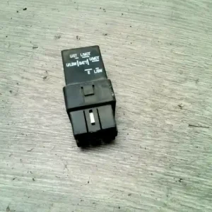 Utolsó esély MITSUBISHI CARISMA 95.05-99.07 Relé központizárbontott alkatrész