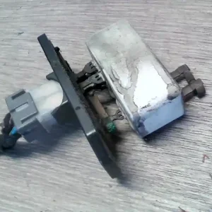 MITSUBISHI CARISMA 99.08- Fűtőmotor előtét ellenállásbontott alkatrész Rendeld meg most