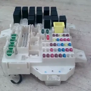 MITSUBISHI COLT 04.04-08.09 Biztosítéktábla bcm bsi bsm sam gem modul utastér bontott alkatrész Kihagyhatatlan ajánlat