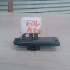 Olcsóbb MITSUBISHI COLT 98-03 Fűtőmotor előtét ellenállás1.6i bontott alkatrész