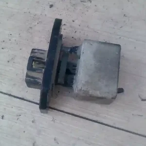 MITSUBISHI L300 Fűtőmotor előtét ellenállásbontott alkatrész Gyors kiszállítás