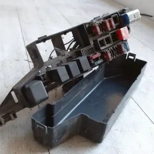 MITSUBISHI L400 Biztosítéktábla bcm bsi bsm sam gem modul motortér 2.5d bontott alkatrész Gyors kiszállítás