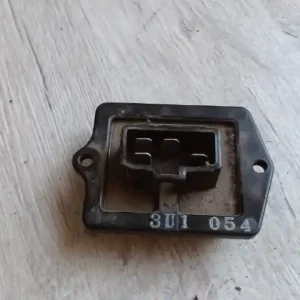 MITSUBISHI L400 Fűtőmotor előtét ellenállásbontott alkatrész Vedd meg online