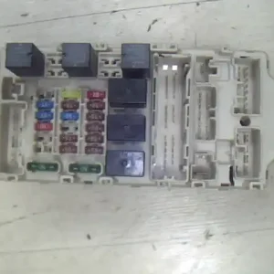 Szuper akció MITSUBISHI LANCER 04.06.01-07.05.30 Biztosítéktábla bcm bsi bsm sam gem modul utastér 1.6i bontott alkatrész