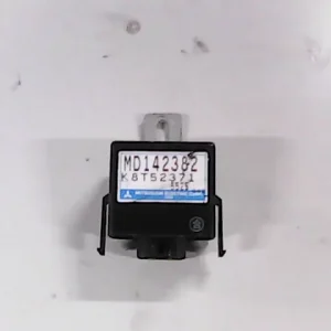 MITSUBISHI PAJERO 91-97 Hűtőventilátor relé intercooler ventilátor bontott alkatrész Bestseller