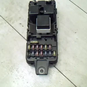 Azonnal elérhető MITSUBISHI Space Star 1999.06.01-2000.08.31 Biztosítéktábla bcm bsi bsm sam gem modul utastér bontott alkatrész