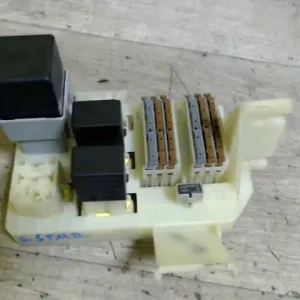 Legnépszerűbb MITSUBISHI Space Star 2000.09.01-2004.12.03 Biztosítéktábla bcm bsi bsm sam gem modul csomagtér bontott alkatrész