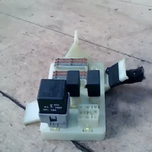 Árcsökkenés MITSUBISHI Space Star 2000.09.01-2004.12.03 Biztosítéktábla bcm bsi bsm sam gem modul utastér bontott alkatrész