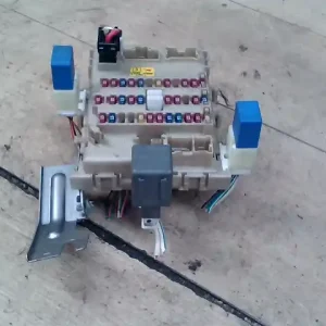 Prémium NISSAN ALMERA 00-03 Biztosítéktábla bcm bsi bsm sam gem modul utastér 1.5i bontott alkatrész