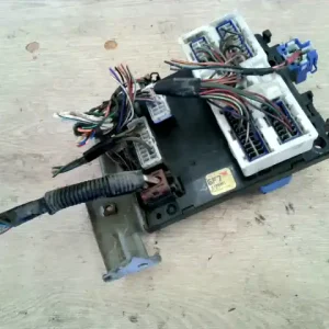 Outlet NISSAN MICRA K11 00.08-02.12 Biztosítéktábla bcm bsi bsm sam gem modulbontott alkatrész