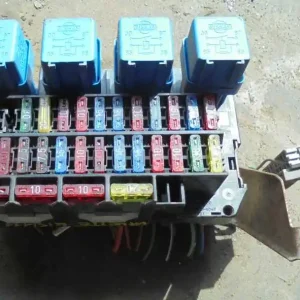 NISSAN VANETTE CARGO Biztosítéktábla bcm bsi bsm sam gem modulbontott alkatrész Árengedmény