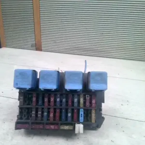 NISSAN VANETTE CARGO Biztosítéktábla bcm bsi bsm sam gem modul utastér 2.3d bontott alkatrész Korlátozott ajánlat