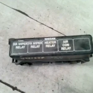 Csak ma NISSAN VANETTE CARGO Relé relé tartó tábla relékkel bontott alkatrész