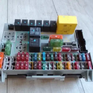 Újdonság OPEL ASTRA G 97-04 Biztosítéktábla bcm bsi bsm sam gem modul utastér 1.6i bontott alkatrész