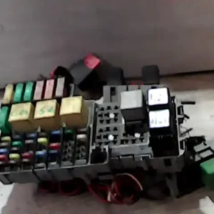 Vásárlói kedvenc OPEL CORSA C 00-06 Biztosítéktábla bcm bsi bsm sam gem modulbontott alkatrész