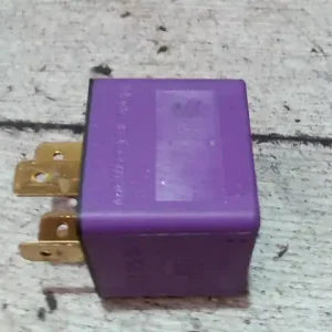 Végkiárusítás OPEL CORSA C 00-06 üzemanyag szivattyú relé bontott alkatrész