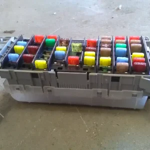 Utolsó esély OPEL MERIVA A 03-09 Biztosítéktábla bcm bsi bsm sam gem modul utastér bontott alkatrész