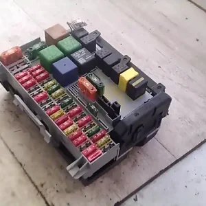 Utolsó esély OPEL VECTRA B 96-99 Biztosítéktábla bcm bsi bsm sam gem modul utastér 1.6i bontott alkatrész