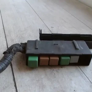 Végkiárusítás OPEL VECTRA B 99-01 Biztosítéktábla bcm bsi bsm sam gem modul motortér 1.8i bontott alkatrész