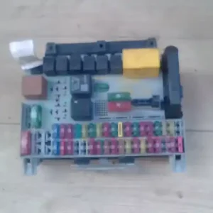 Vedd meg most OPEL VECTRA B 99-01 Biztosítéktábla bcm bsi bsm sam gem modul utastér 1.8i bontott alkatrész