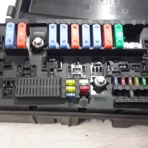 Rendeld meg most OPEL VECTRA C 01-05 Biztosítéktábla bcm bsi bsm sam gem modulbontott alkatrész