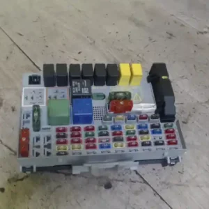 Árcsökkenés OPEL Zafira 98.09.01-05.08.31 Biztosítéktábla bcm bsi bsm sam gem modul utastér 2.0 d bontott alkatrész