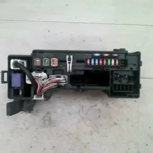 PEUGEOT 107 2005.03.01-2012.03.31 Biztosítéktábla bcm bsi bsm sam gem modul motortér 1.0i bontott alkatrész Ne maradj le