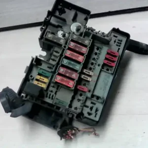 Kiárusítás PEUGEOT 206 Biztosítéktábla bcm bsi bsm sam gem modul motortér 1.9hdi bontott alkatrész