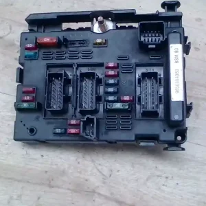 Ingyenes szállítás PEUGEOT 206 Biztosítéktábla bcm bsi bsm sam gem modul motortér 1.4i bontott alkatrész