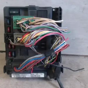 PEUGEOT 206 Biztosítéktábla bcm bsi bsm sam gem modul motortér 1.4 i bontott alkatrész Expressz kézbesítés