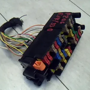 Biztonságos fizetés PEUGEOT 206 Biztosítéktábla bcm bsi bsm sam gem modul utastér bontott alkatrész