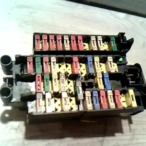 Gyors szállítás PEUGEOT 206 Biztosítéktábla bcm bsi bsm sam gem modul utastér 2.0 hdibontott alkatrész