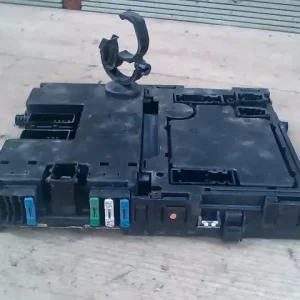 PEUGEOT 206 Biztosítéktábla bcm bsi bsm sam gem modul utastér 1.4i bontott alkatrész Szuper akció