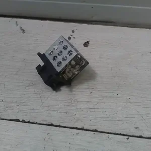 PEUGEOT 206 Fűtőmotor előtét ellenállásbontott alkatrész Végkiárusítás