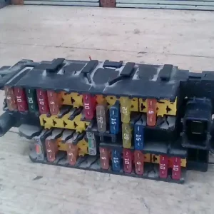 PEUGEOT 206 Biztosítéktábla bcm bsi bsm sam gem modul utastér 1.4i bontott alkatrész Ajánlat