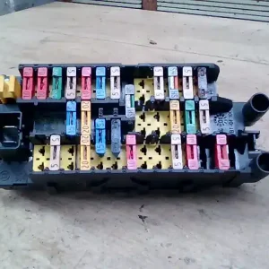 PEUGEOT 206 Biztosítéktábla bcm bsi bsm sam gem modul utastér bontott alkatrész Biztonságos vásárlás