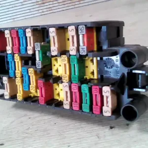 Exkluzív ajánlat PEUGEOT 206 Biztosítéktábla bcm bsi bsm sam gem modul utastér bontott alkatrész