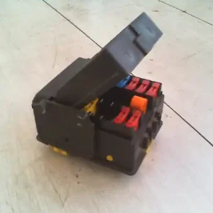 PEUGEOT 306 97-02 Biztosítéktábla bcm bsi bsm sam gem modulbontott alkatrész Vedd meg most