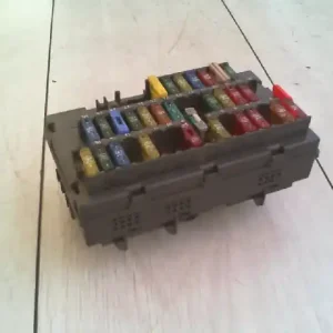 Szezonális akció PEUGEOT 306 97-02 Biztosítéktábla bcm bsi bsm sam gem modulbontott alkatrész